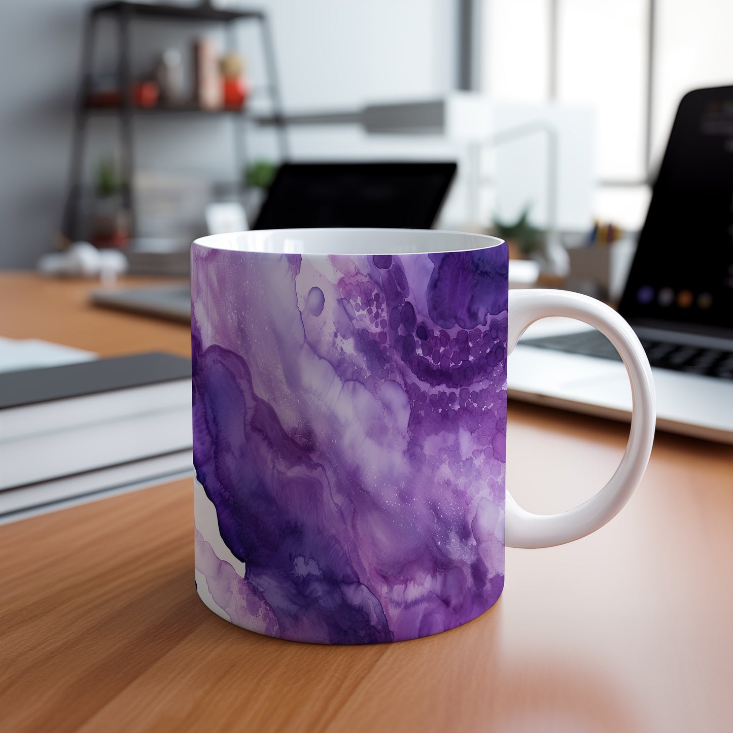 Elegantní hrnek s fialovými akvarelovými motivy