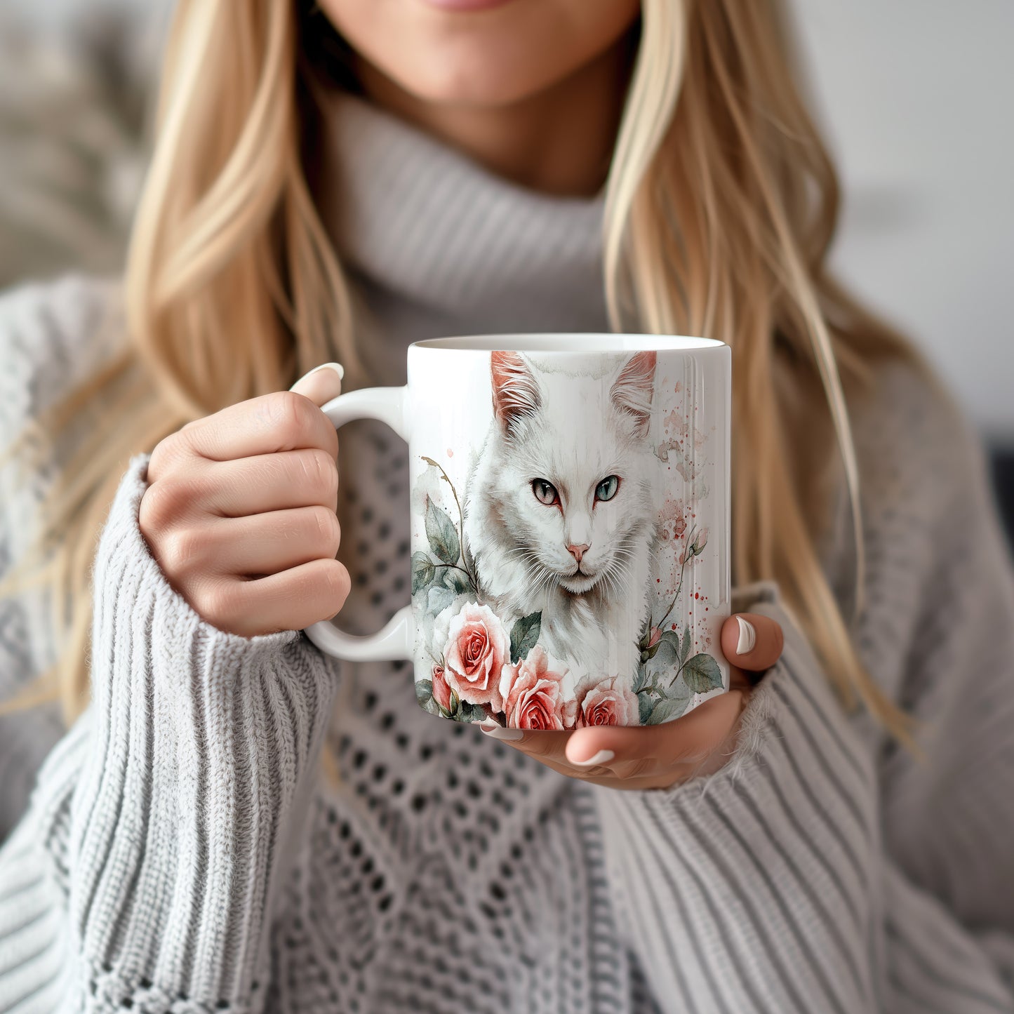 Elegantní hrnek s bílou kočkou a růžemi