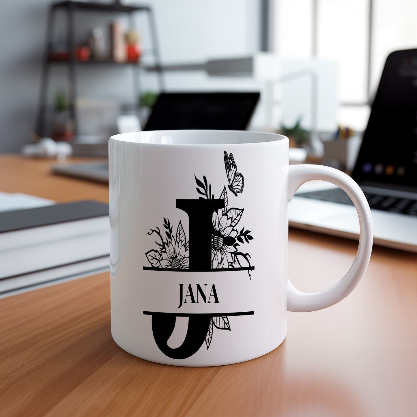 Hrnek se jménem Jana – květinový monogram