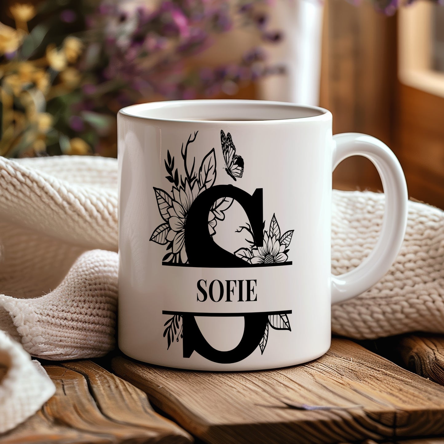 Hrnek se jménem Sofie – květinový monogram