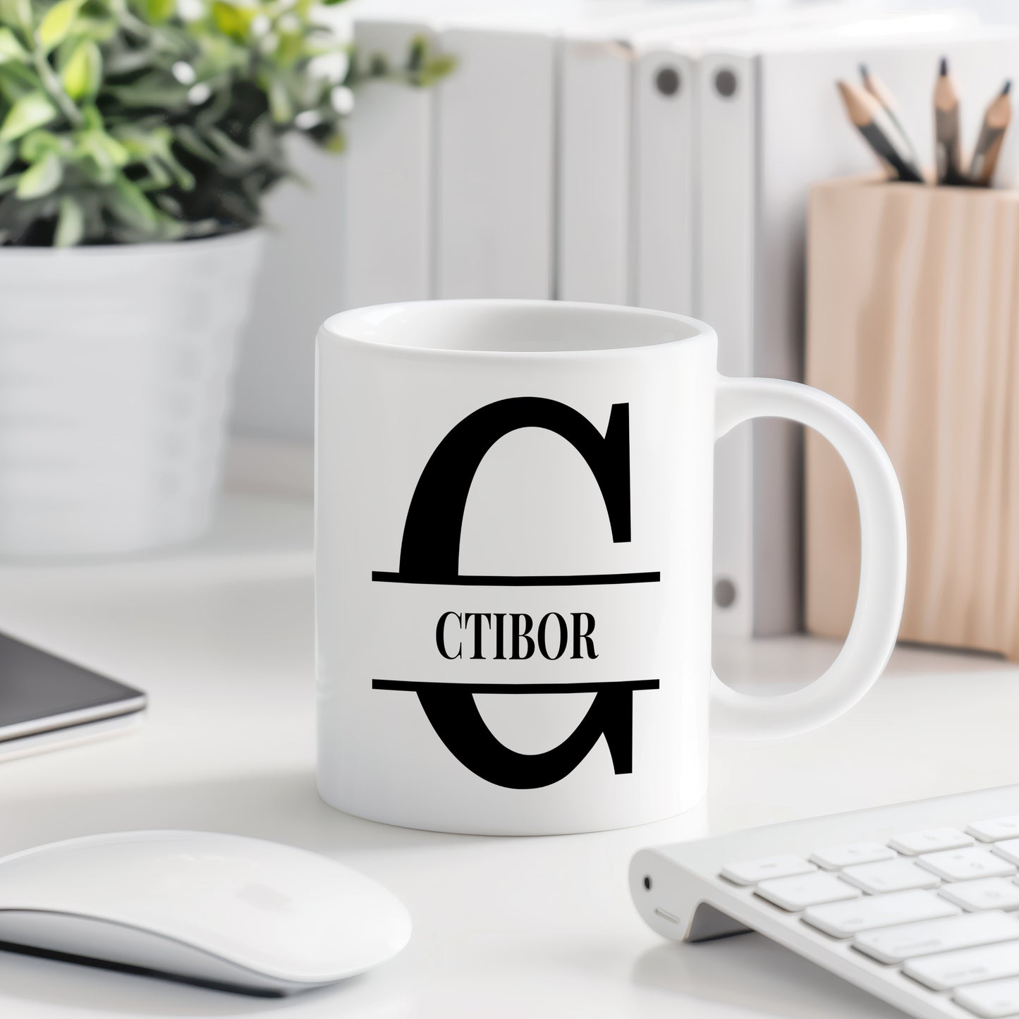 Hrnek se jménem Ctibor – monogramový design