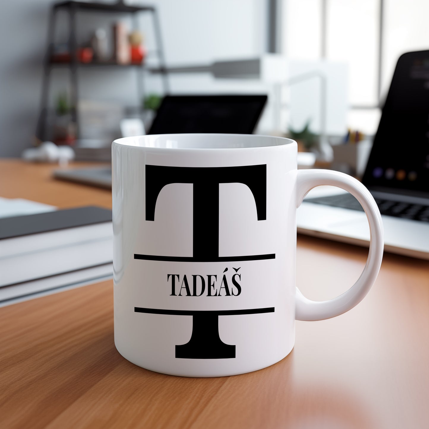 Hrnek se jménem Tadeáš – monogramový design