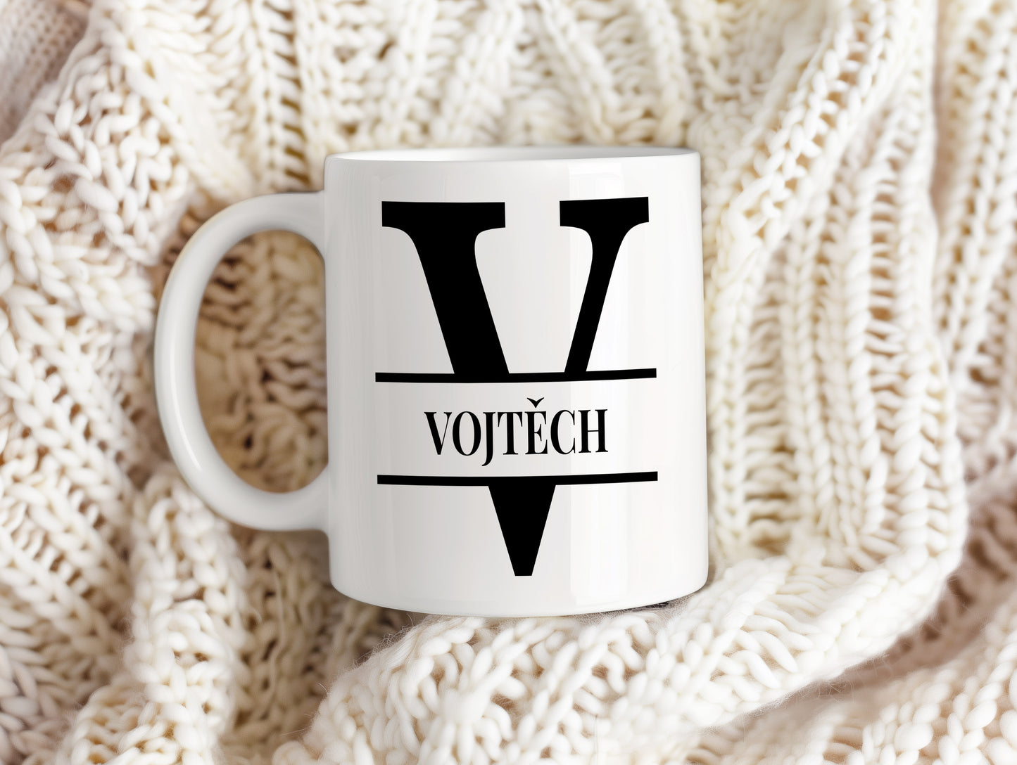 Hrnek se jménem Vojtěch – monogramový design