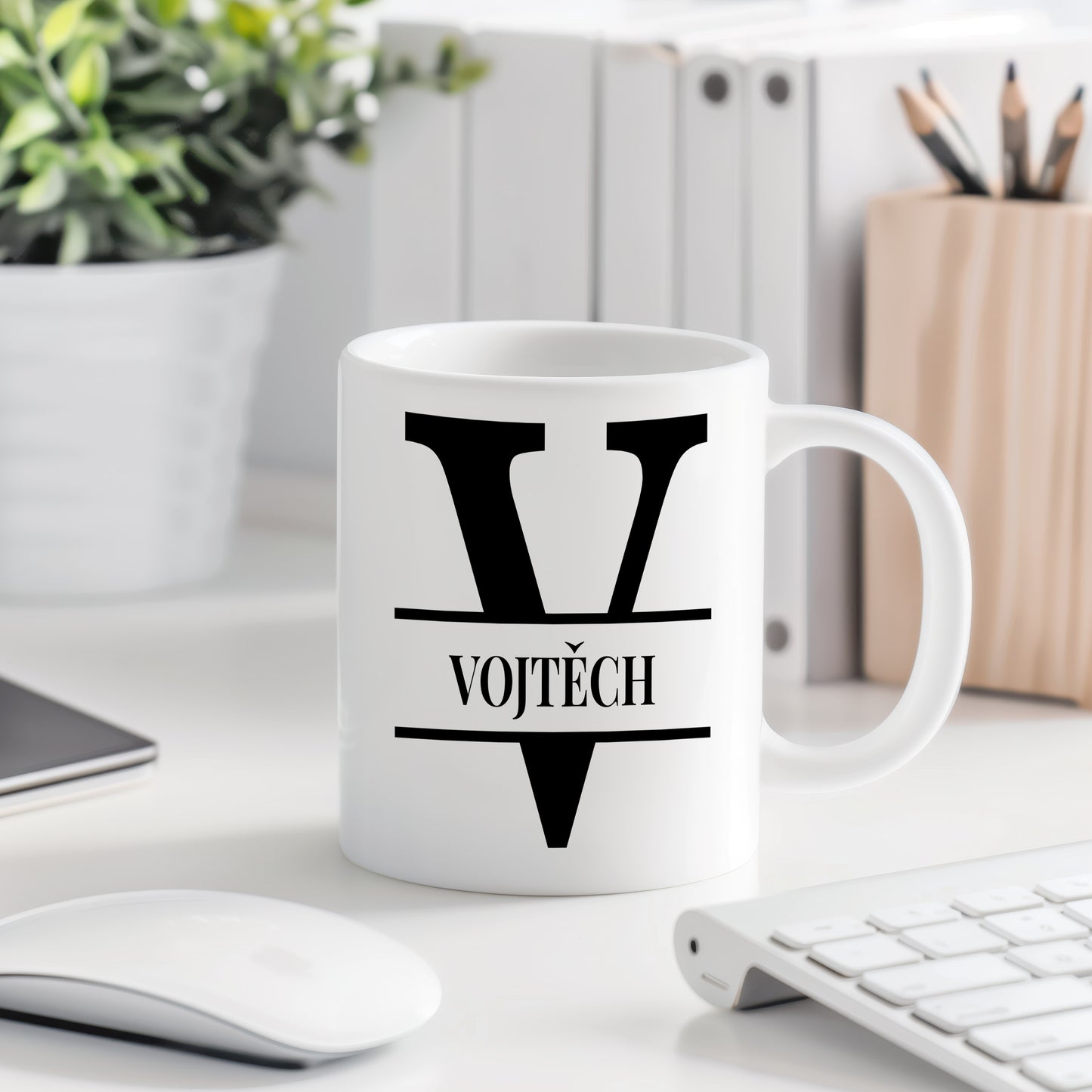 Hrnek se jménem Vojtěch – monogramový design
