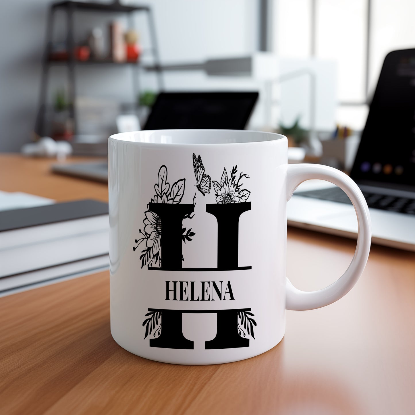 Hrnek se jménem Helena – květinový monogram