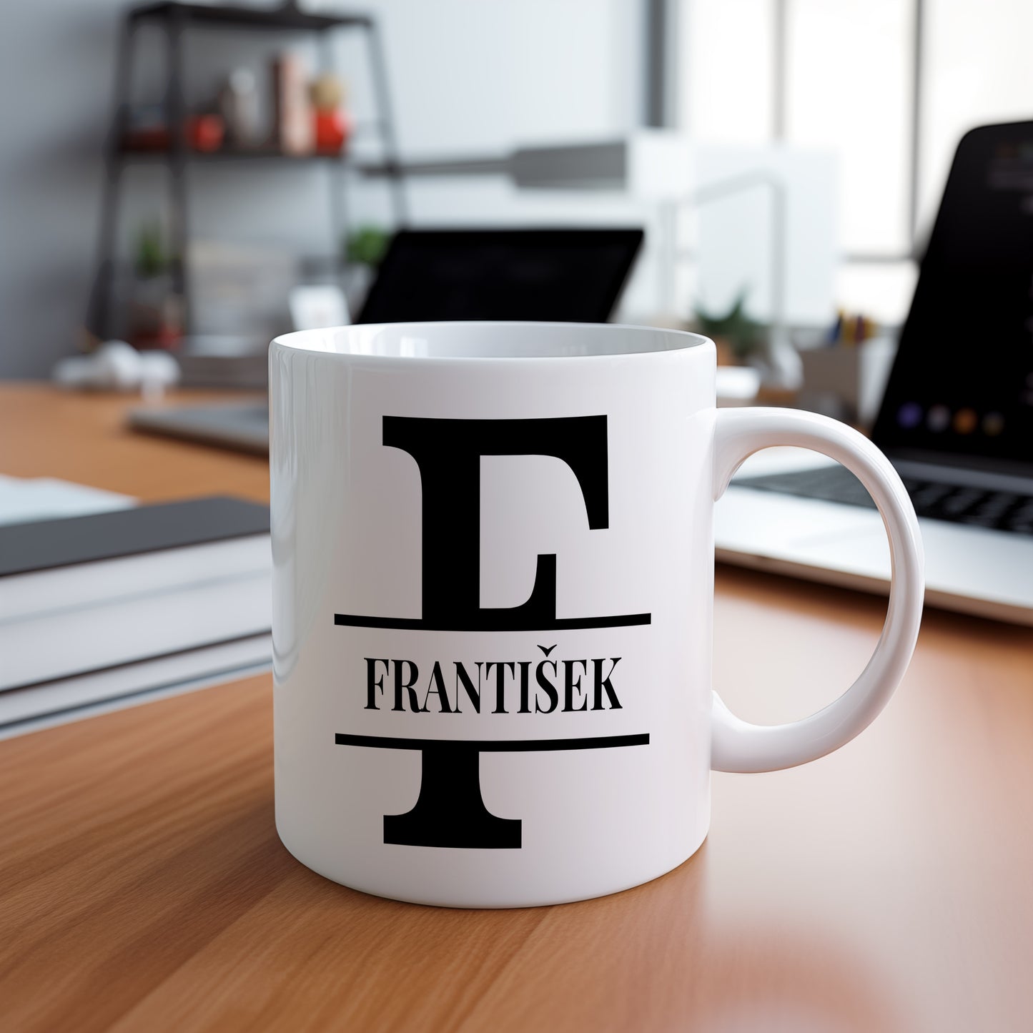 Hrnek se jménem František – monogramový design