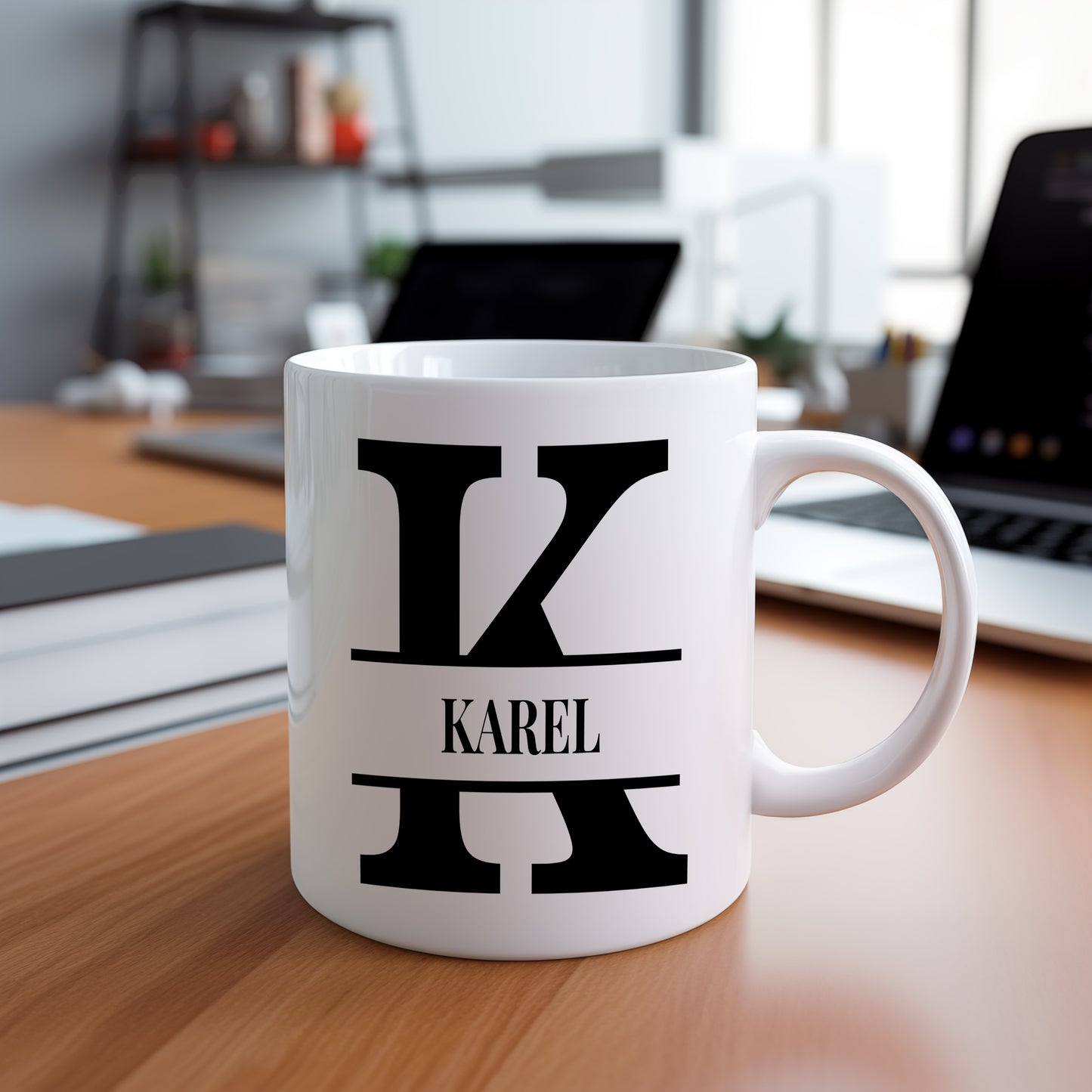 Hrnek se jménem Karel – monogramový design
