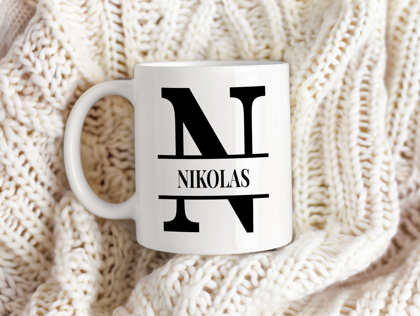 Hrnek se jménem Nikolas – monogramový design