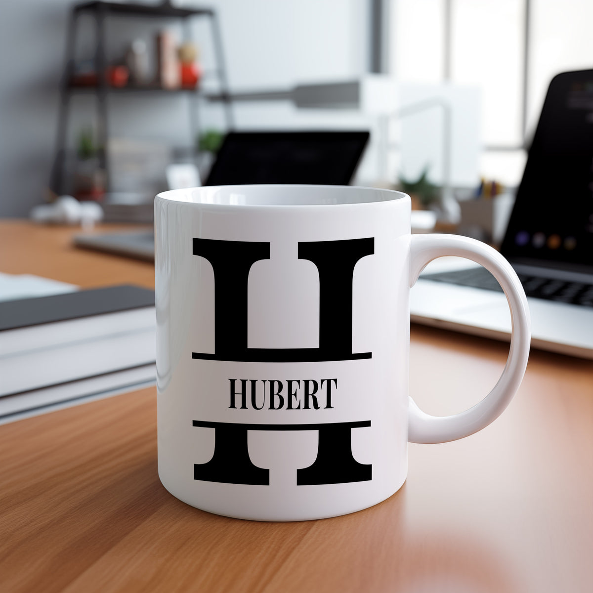 Hrnek se jménem Hubert – monogramový design