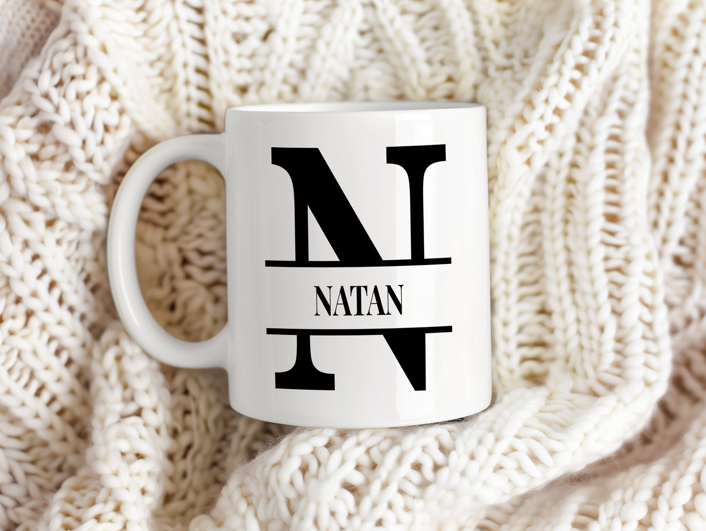 Hrnek se jménem Natan – monogramový design