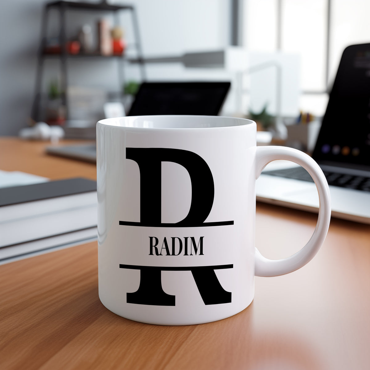 Hrnek se jménem Radim – monogramový design