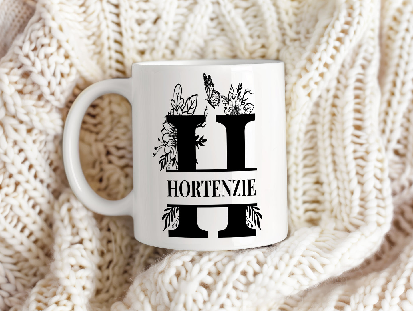 Hrnek se jménem Hortenzie – květinový monogram