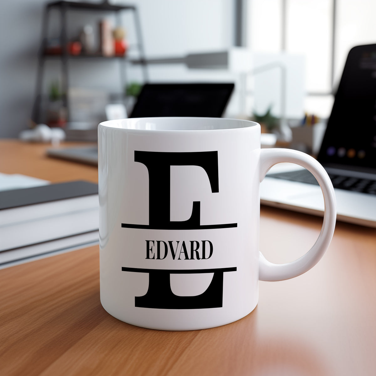 Hrnek se jménem Edvard – monogramový design