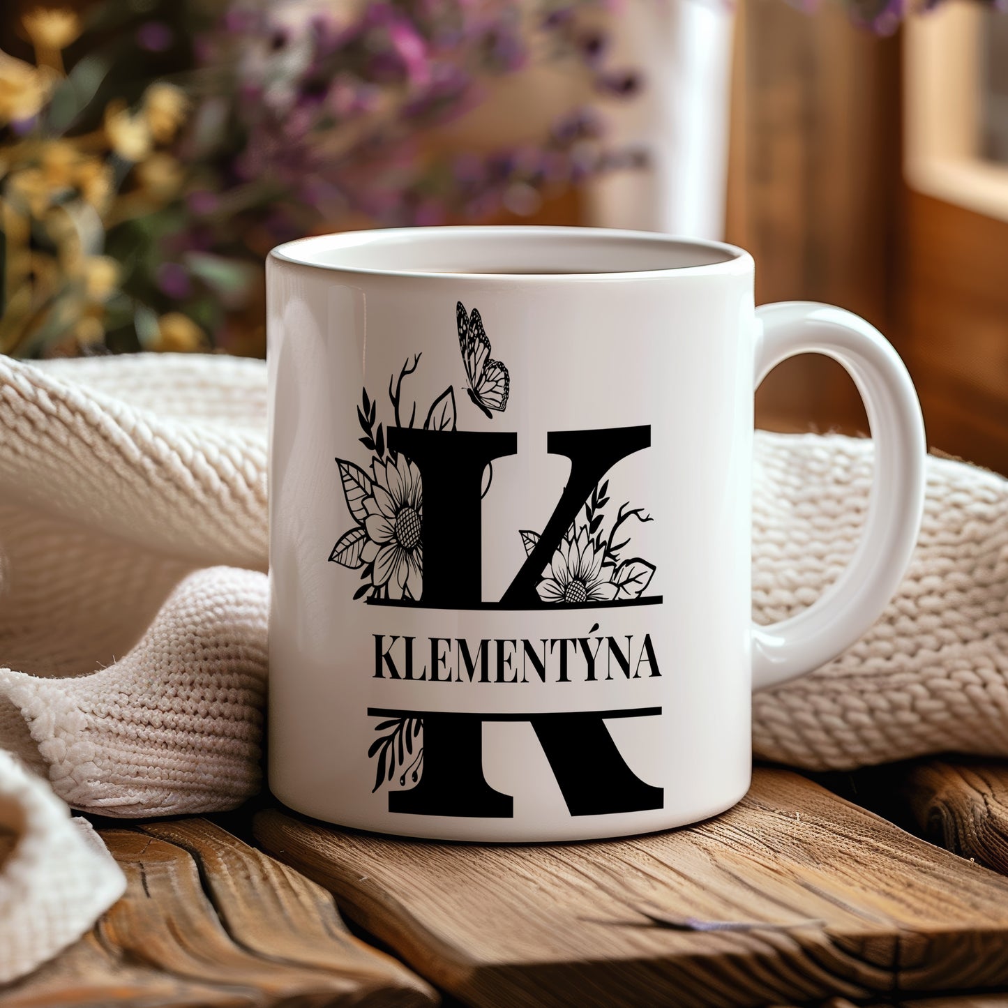Hrnek se jménem Klementýna – květinový monogram