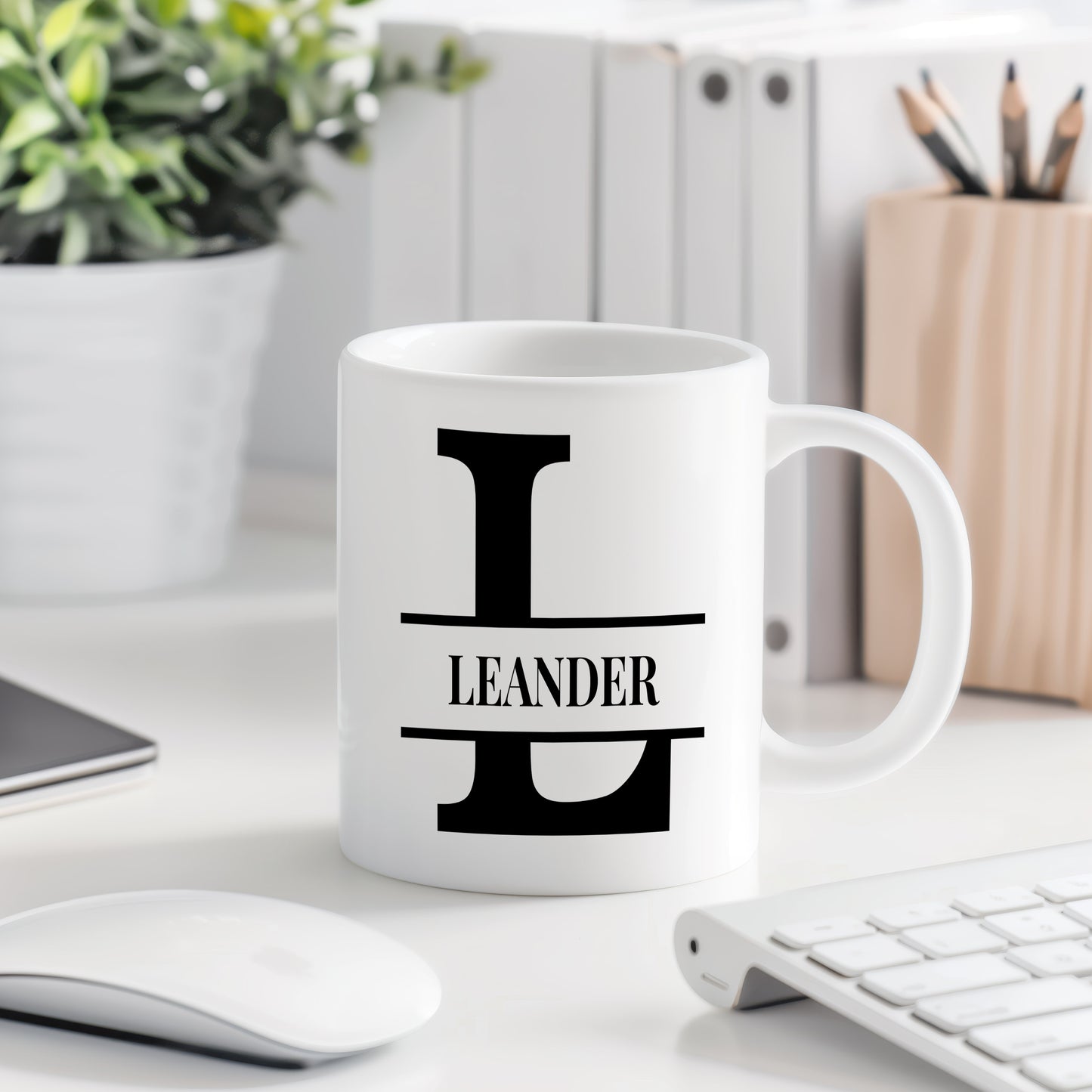 Hrnek se jménem Leander – monogramový design