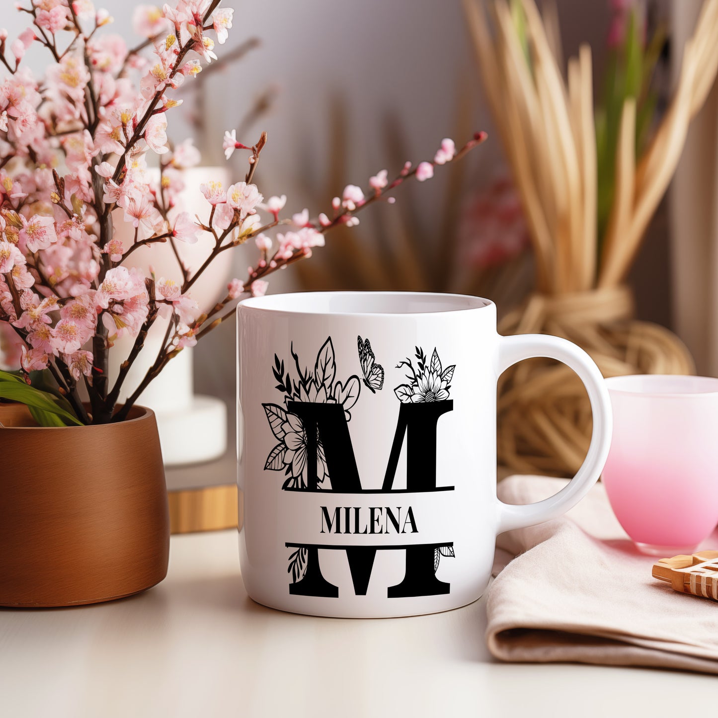 Hrnek se jménem Milena – květinový monogram