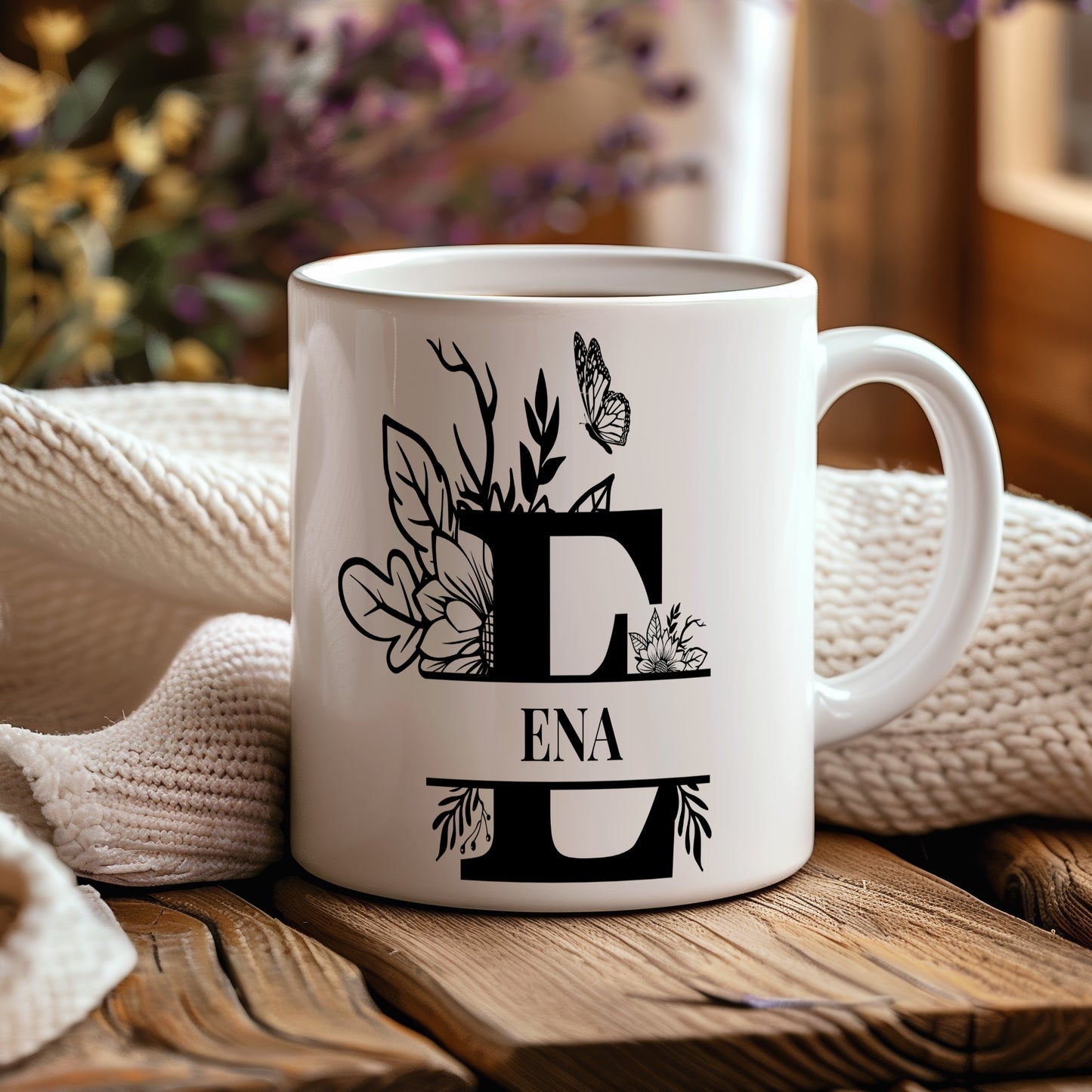 Hrnek se jménem Ena – květinový monogram