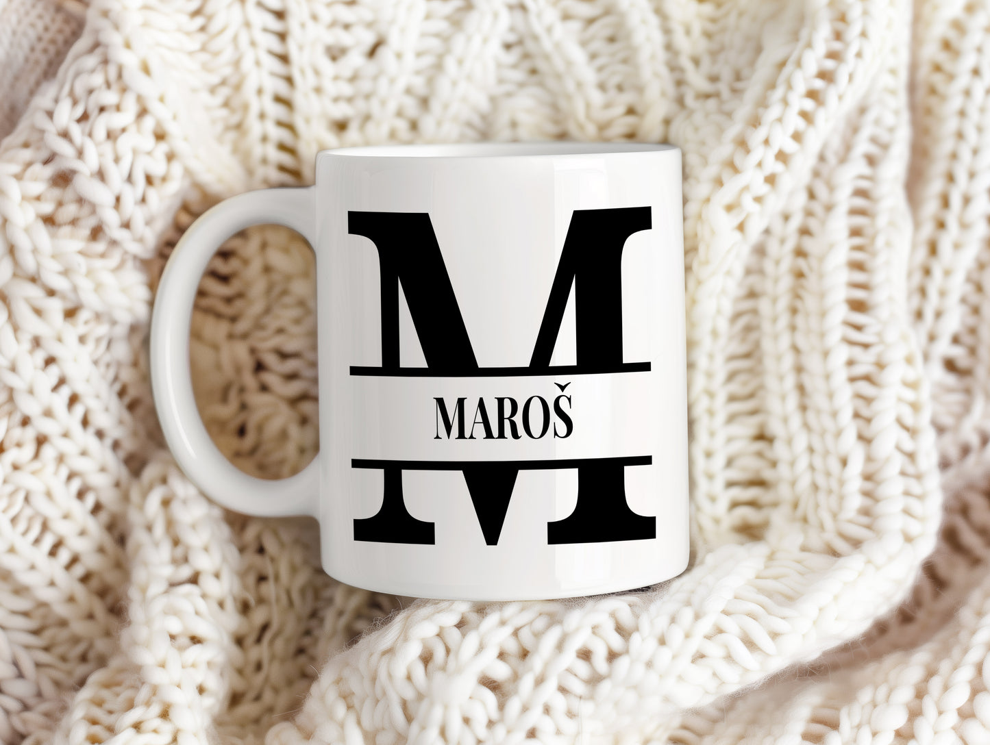 Hrnek se jménem Maroš – monogramový design