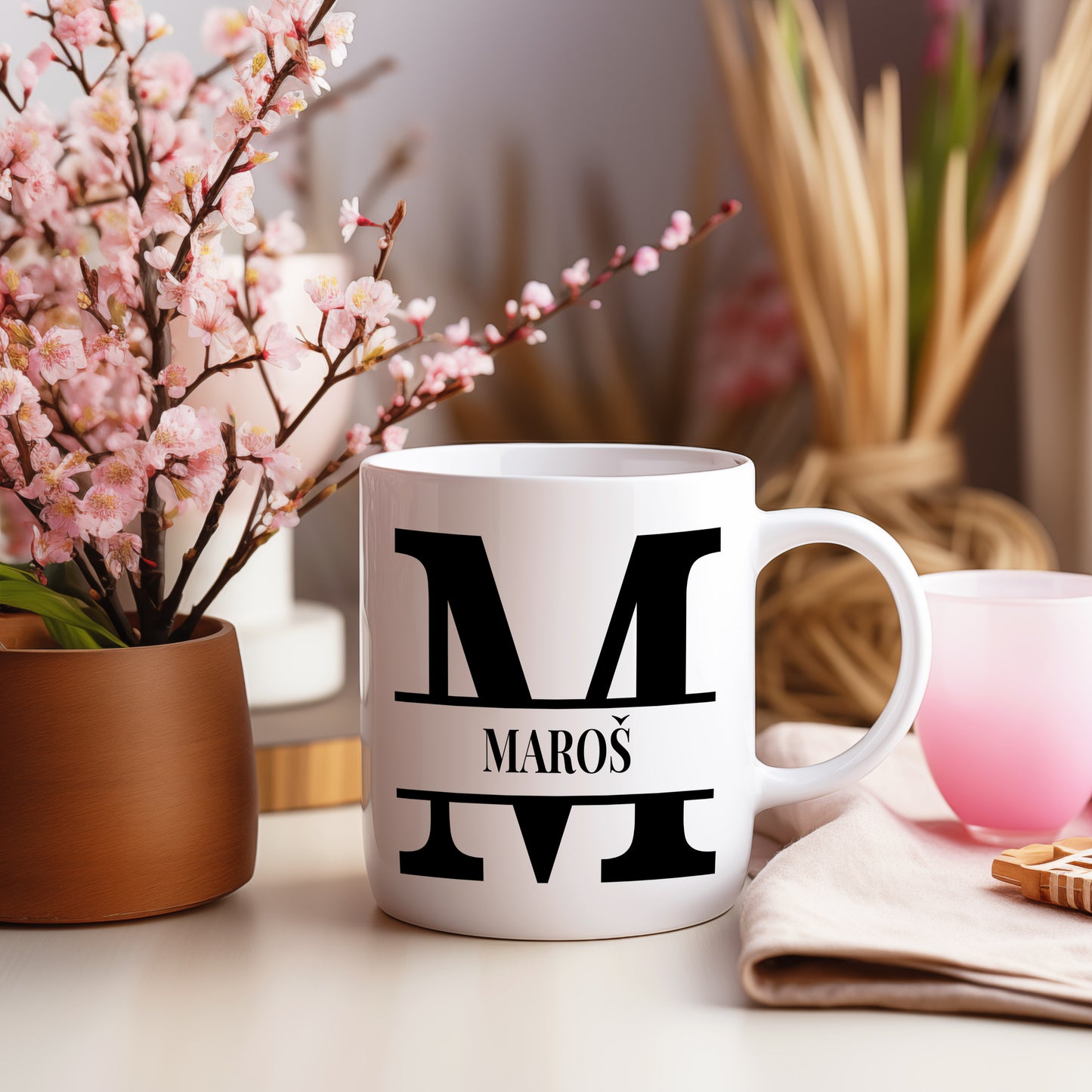 Hrnek se jménem Maroš – monogramový design