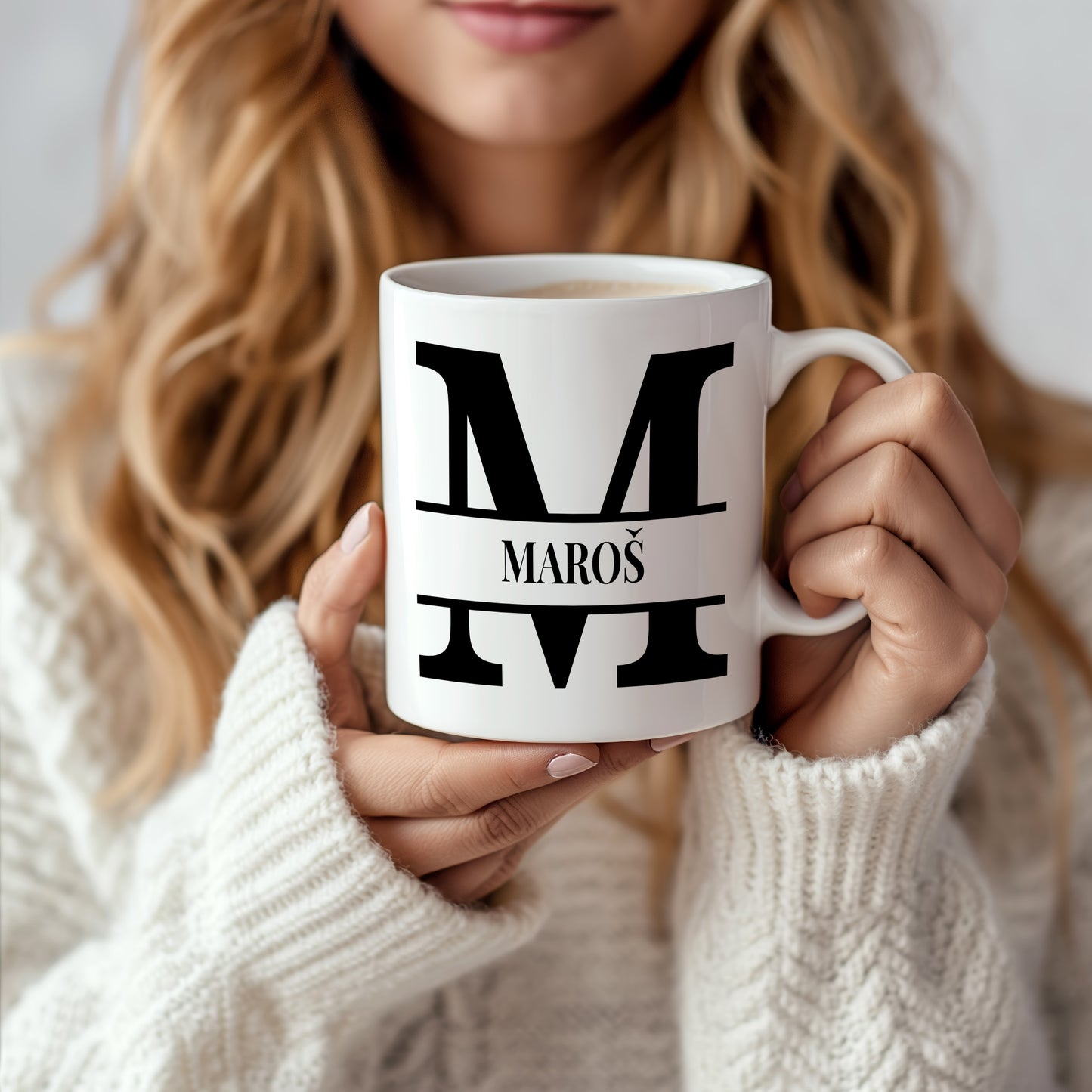 Hrnek se jménem Maroš – monogramový design