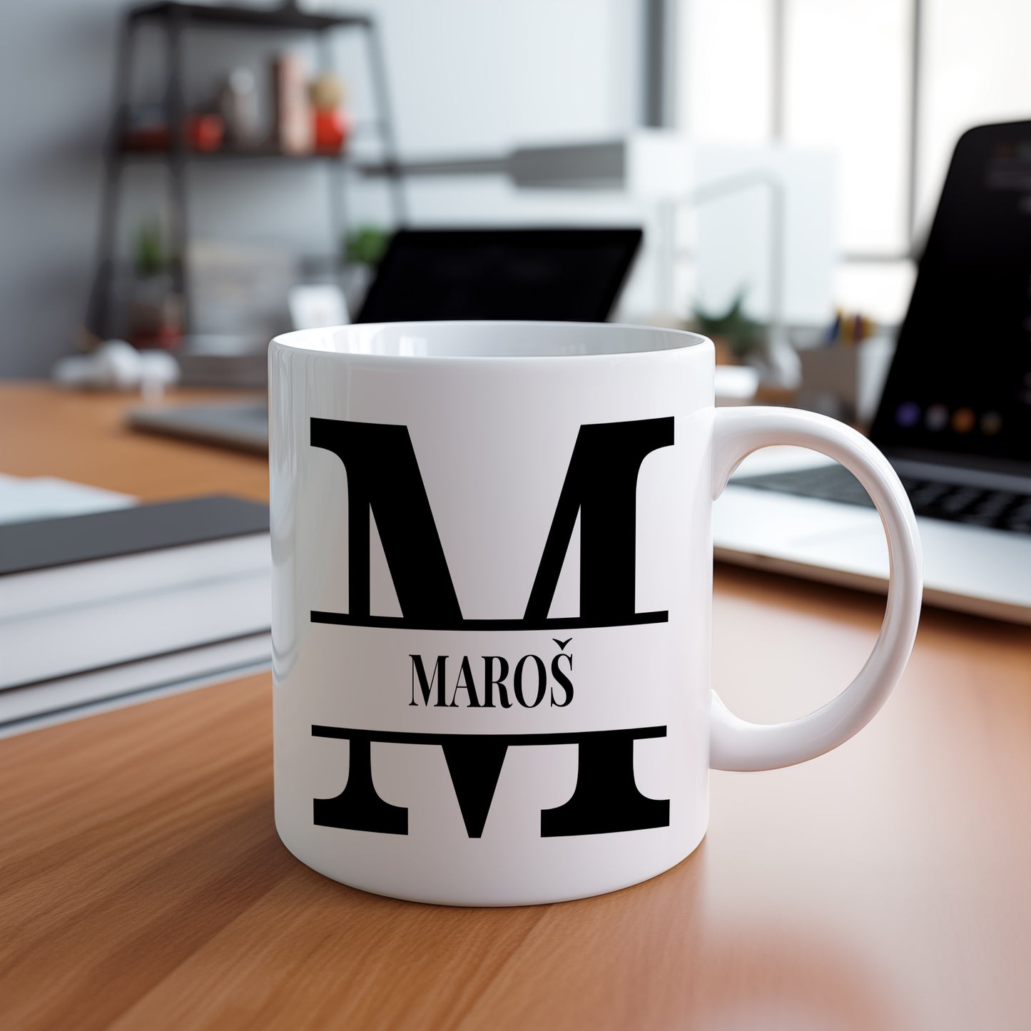Hrnek se jménem Maroš – monogramový design