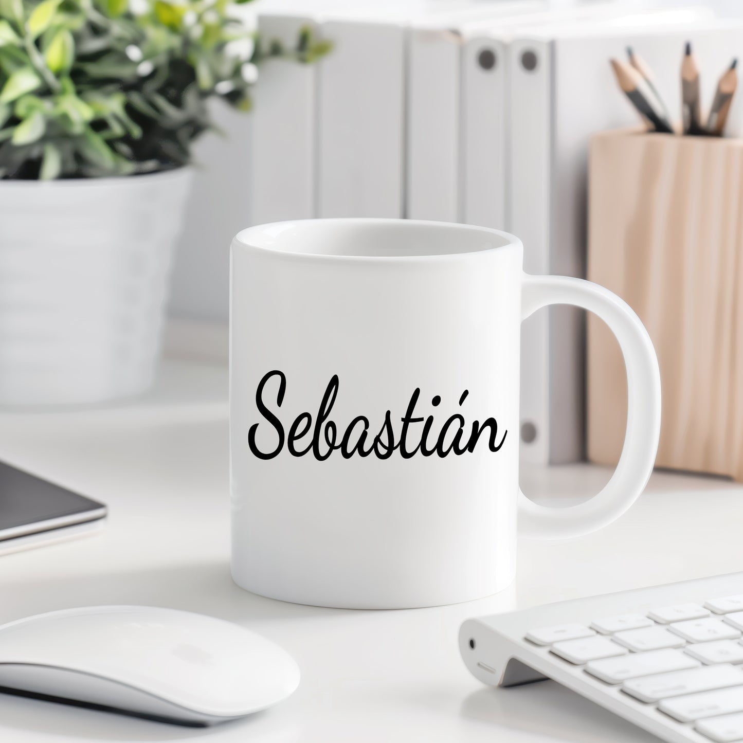 Hrnek se jménem Sebastián – minimalistický styl pro muže