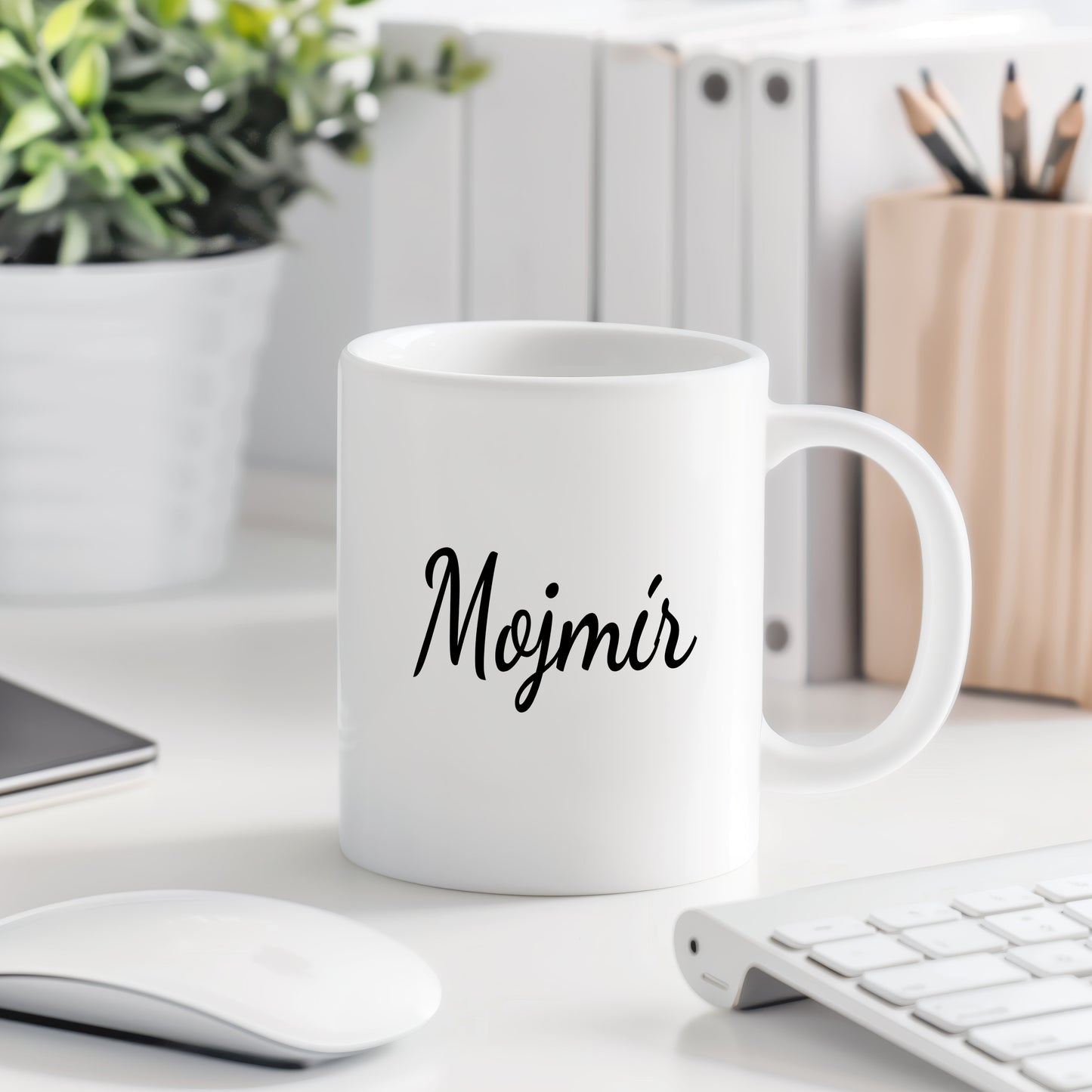 Hrnek se jménem Mojmír – minimalistický styl pro muže