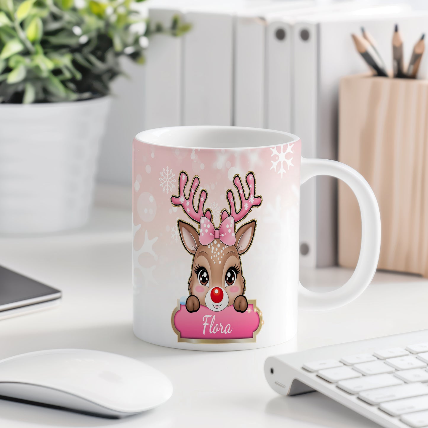 Hrnek se jménem Flora – dětský motiv se sobem