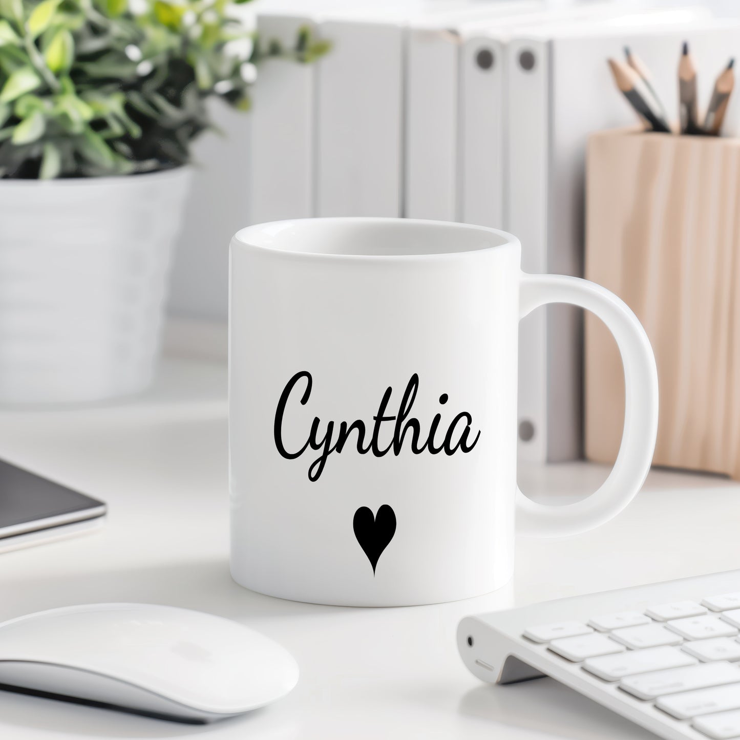 Hrnek se jménem Cynthia – romantický styl se srdcem