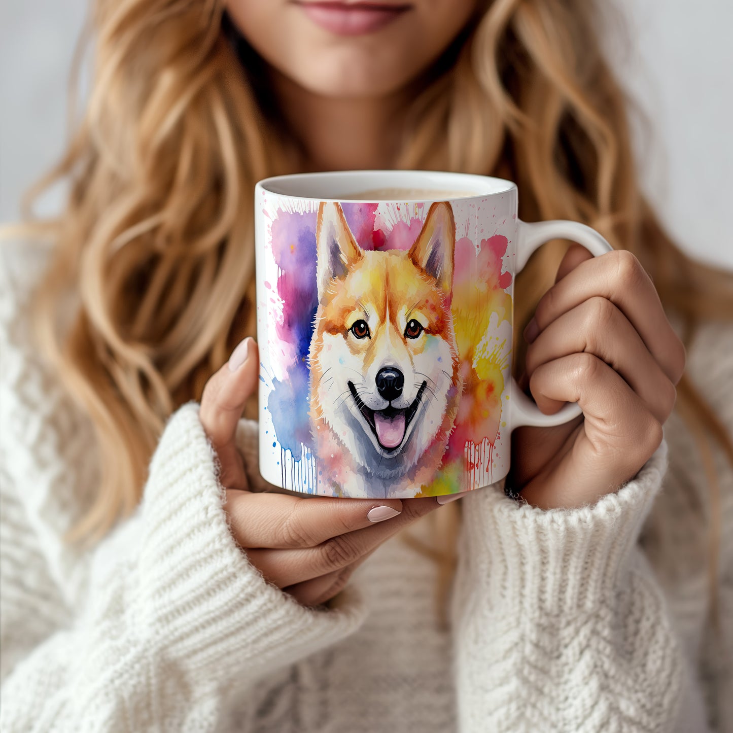 Hrnek s veselým shibainu a duhovým pozadím