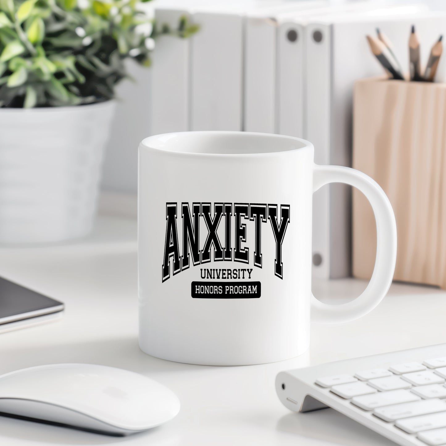 Hrnek s vtipným nápisem – ANXIETY UNIVERSITY