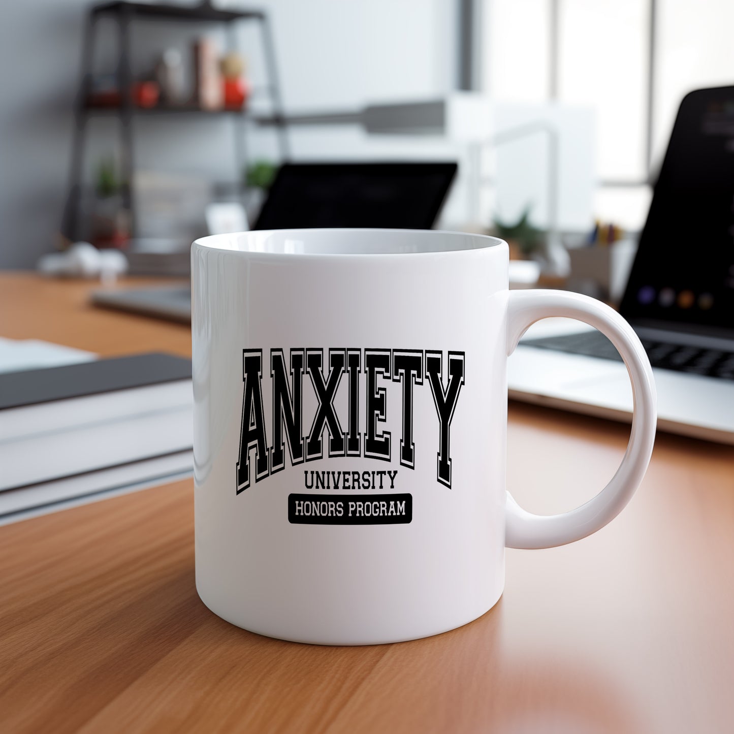 Hrnek s vtipným nápisem – ANXIETY UNIVERSITY