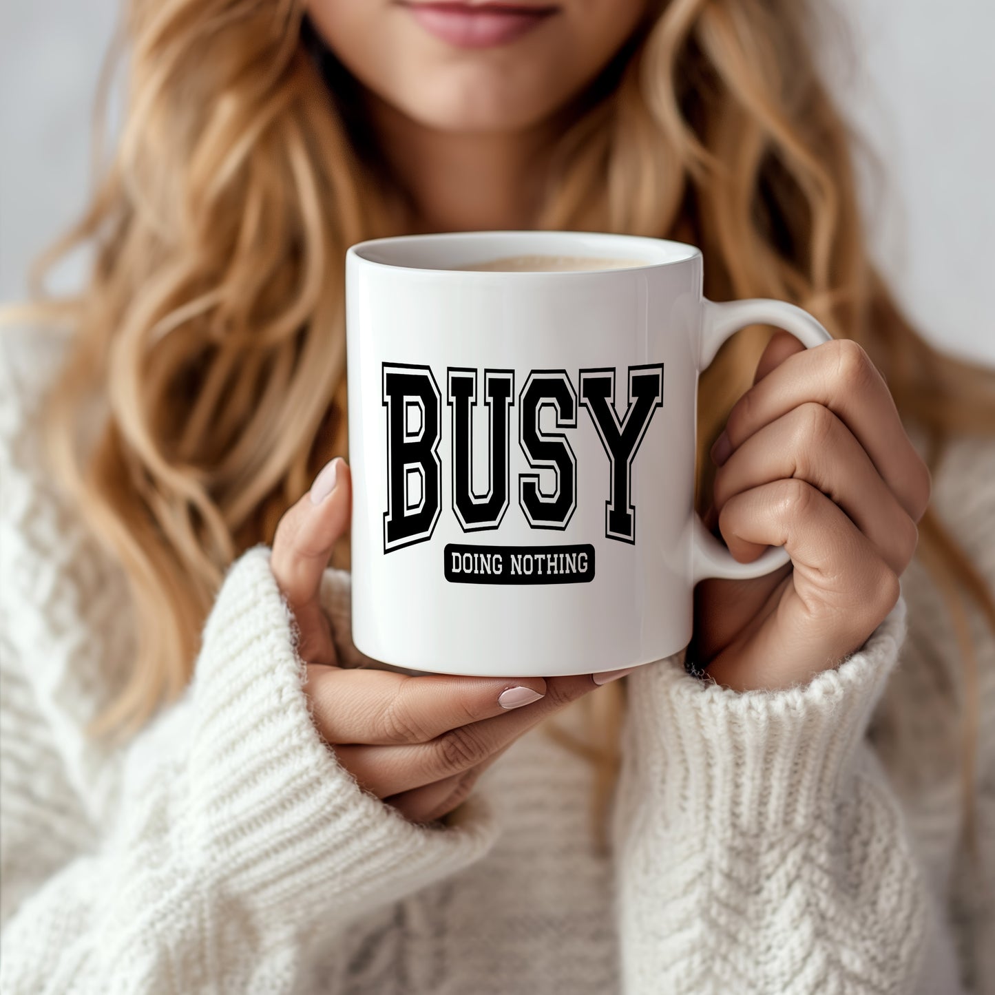 Hrnek s vtipným nápisem – BUSY