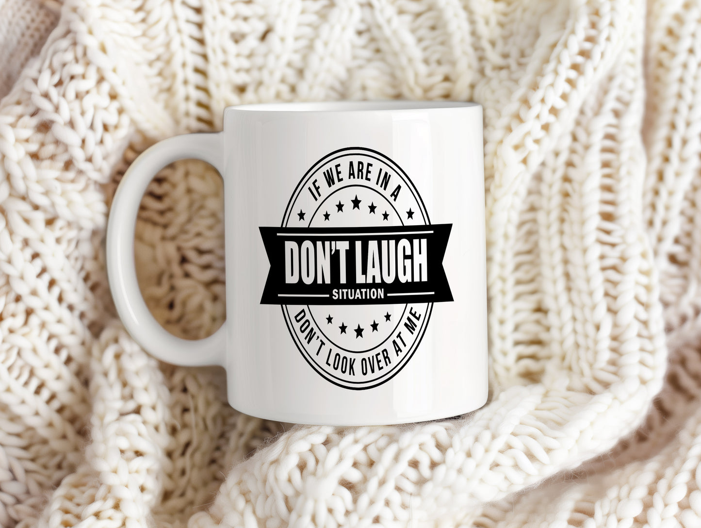 Hrnek s vtipným nápisem – DON'T LAUGH