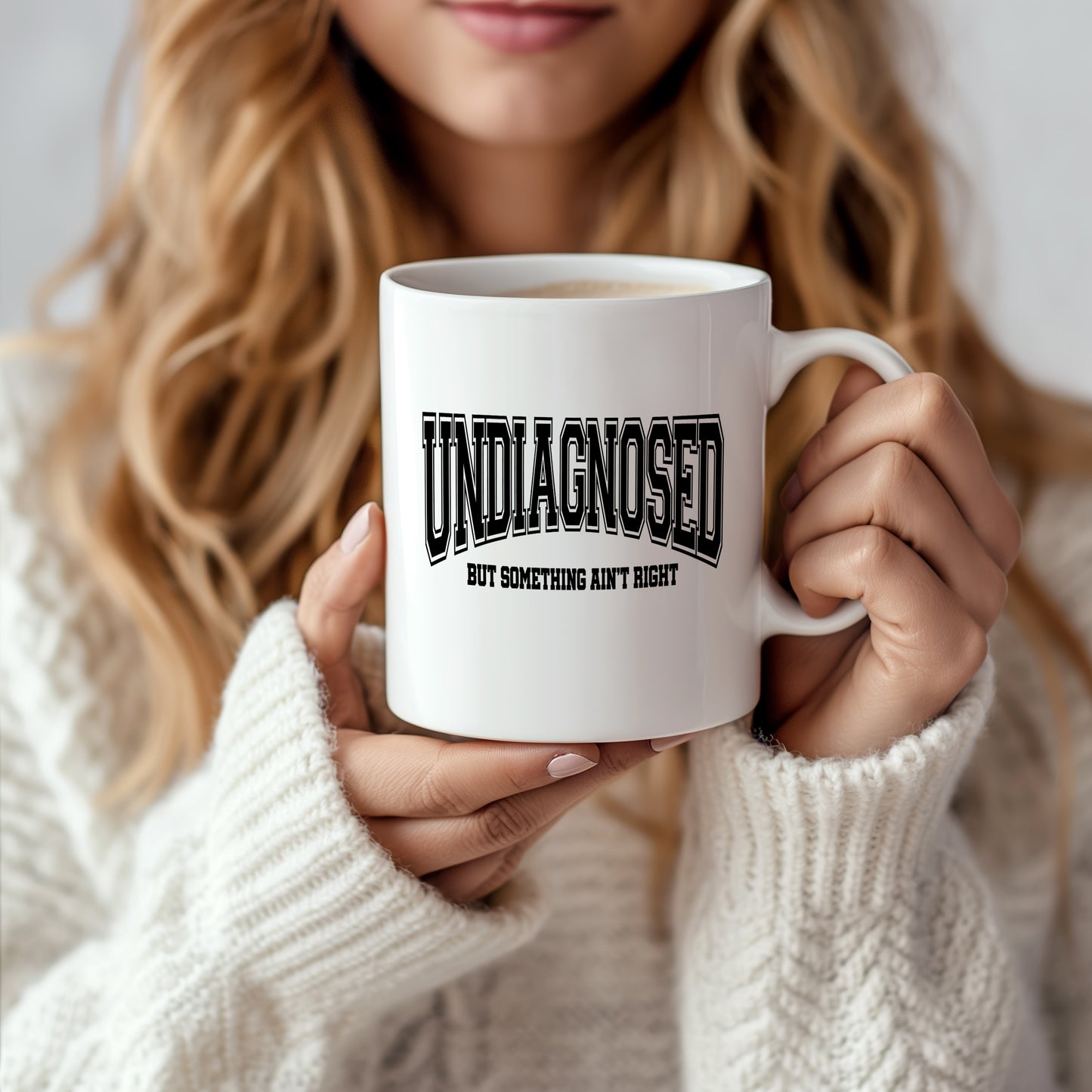 Hrnek s vtipným nápisem – UNDIAGNOSED