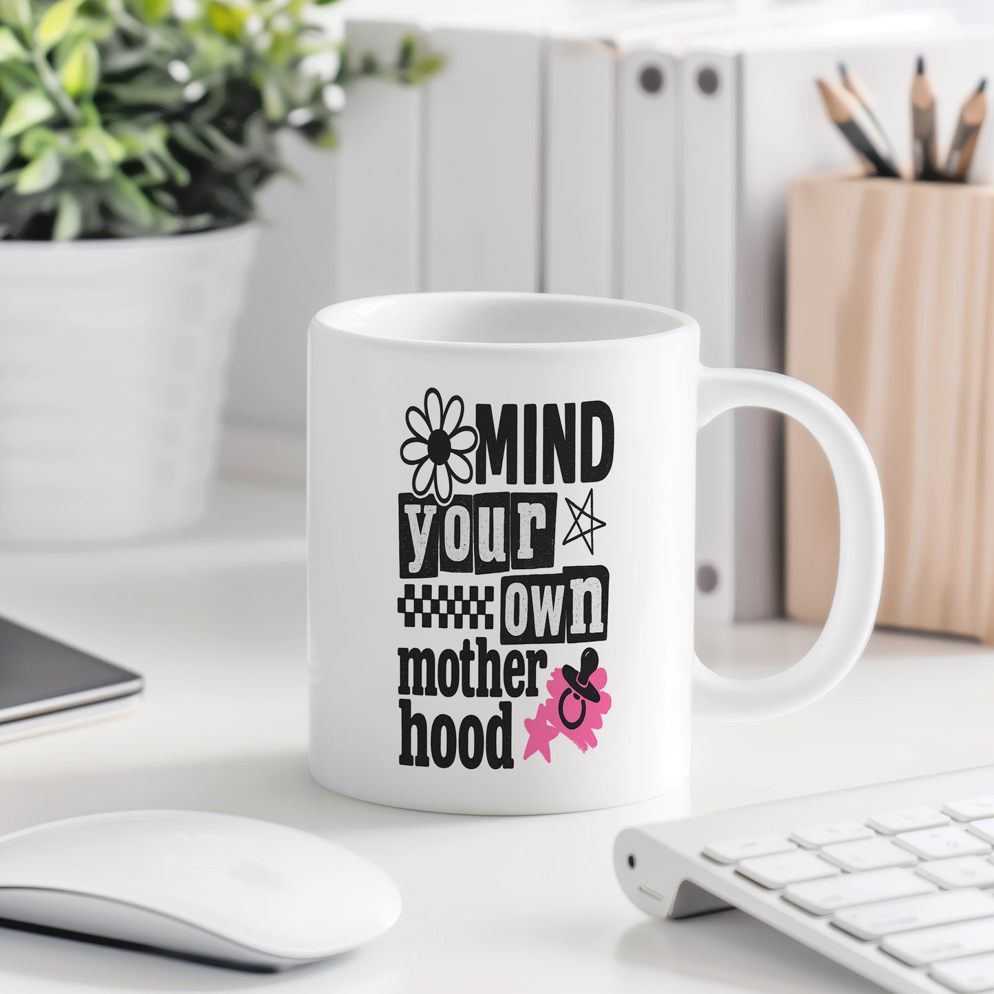 Hrnek s vtipným nápisem – MIND your own