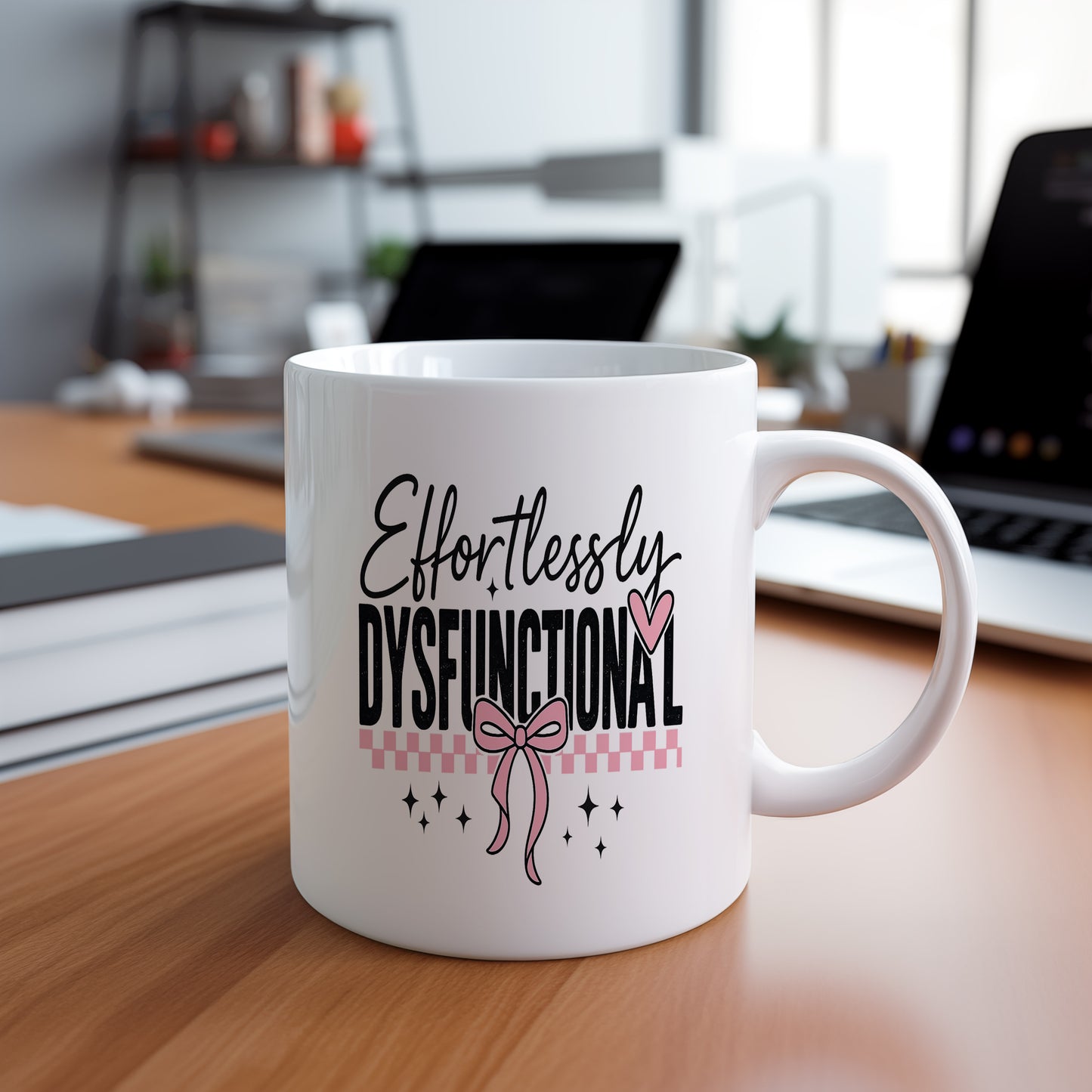 Hrnek s vtipným nápisem – Effortlessly Dysfunctional