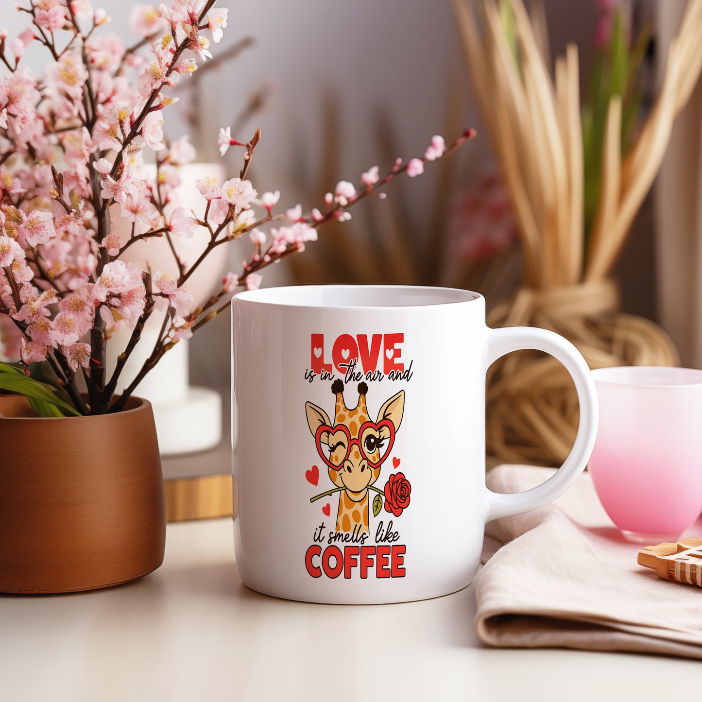 Hrnek s vtipným nápisem – LOVE is in the air