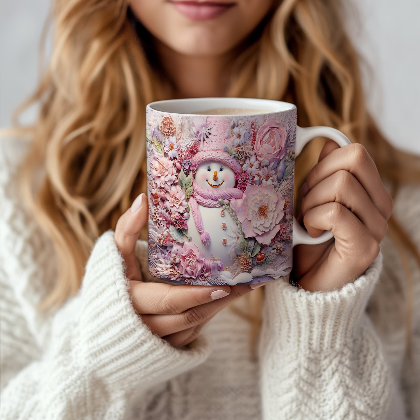 Vánoční hrnek se sněhulákem a květinami – elegantní motiv