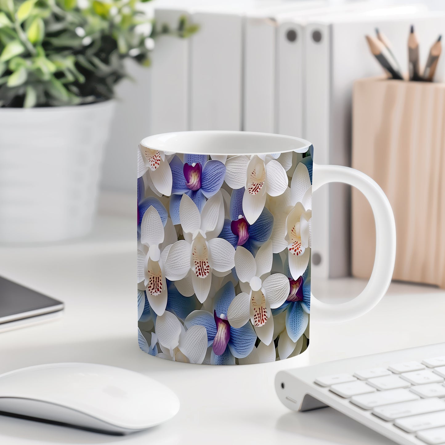 Hrnek s motivem orchidejí – modrými detaily