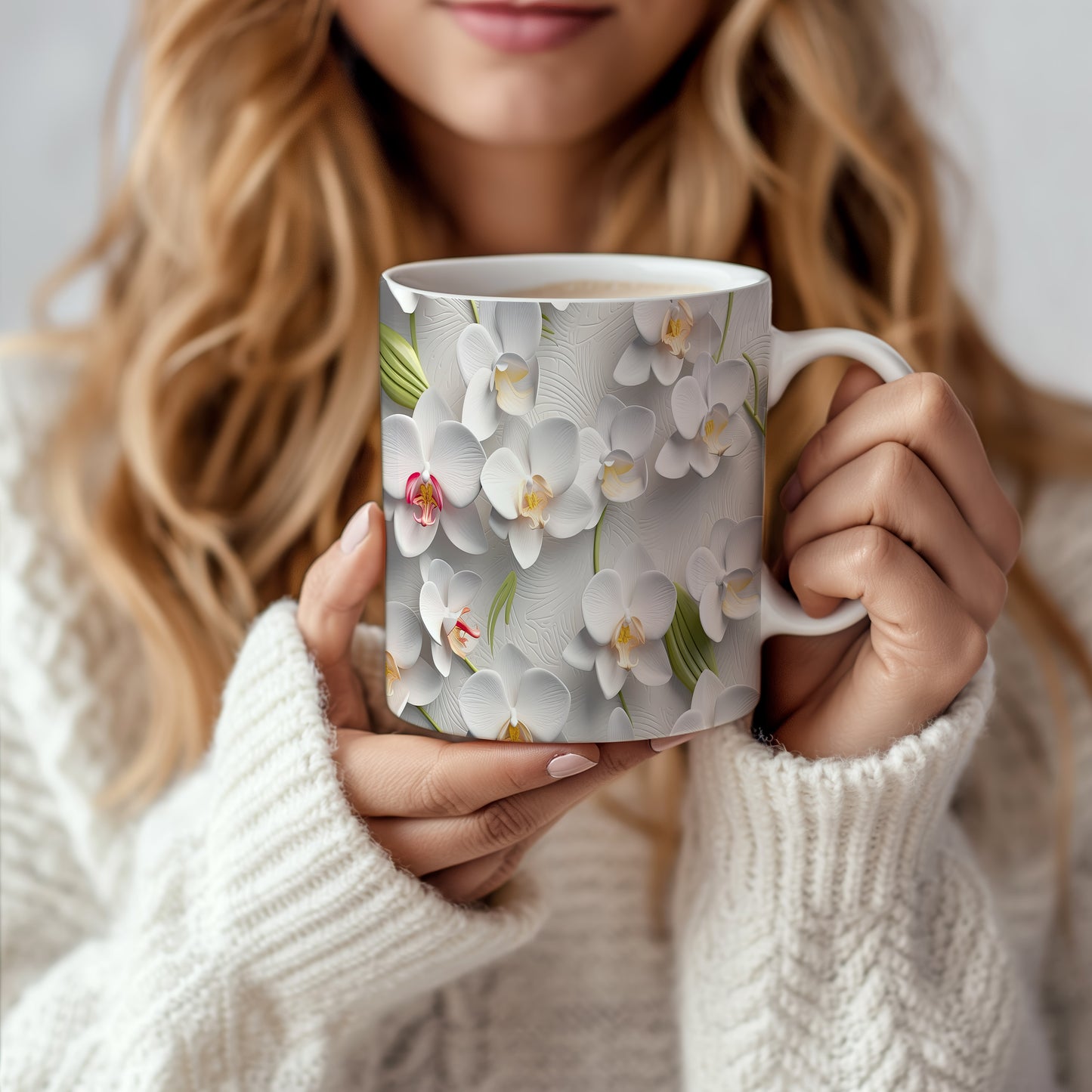 Hrnek s květinovým motivem orchidejí – bílým provedením