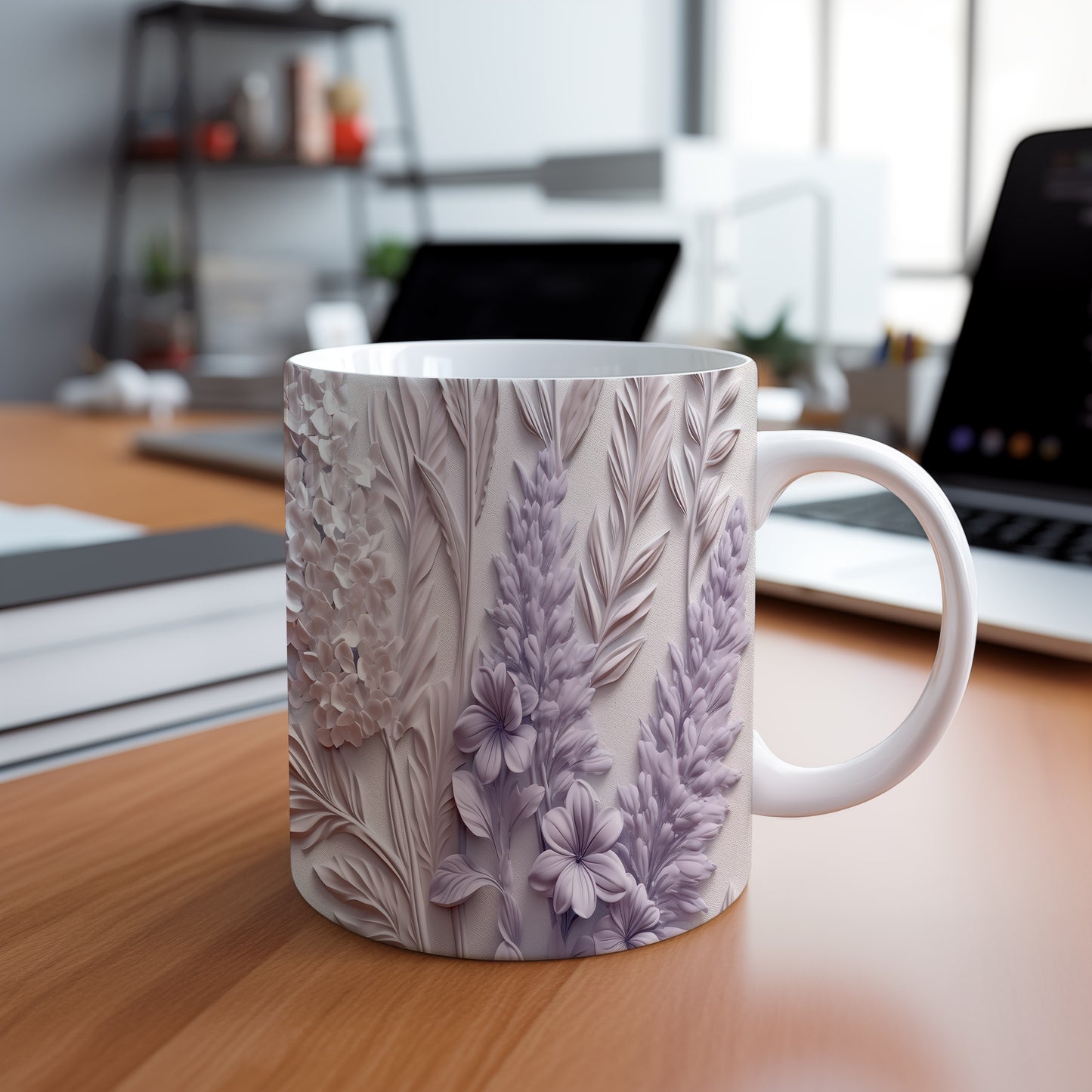 Hrnek s elegantním květinovým motivem v béžových tónech – 3D efektem