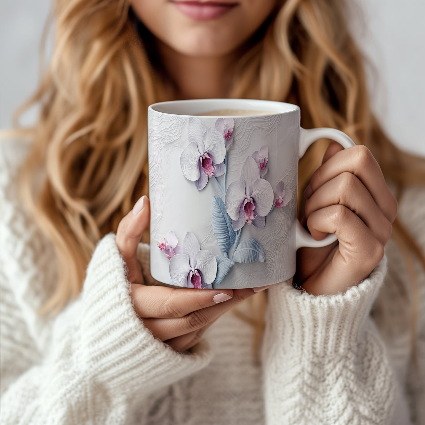 Hrnek s motivem orchidejí – malířským vzhledem