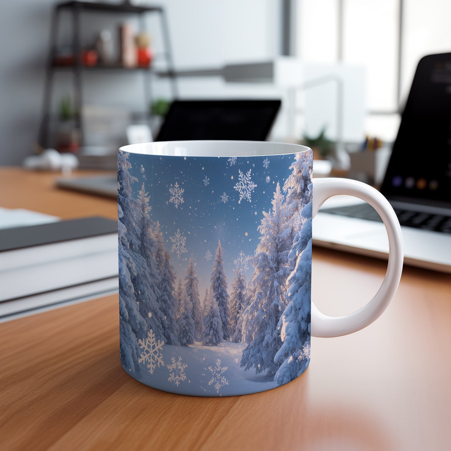 Hrnek s vánočním motivem – zasněžený les a vločky