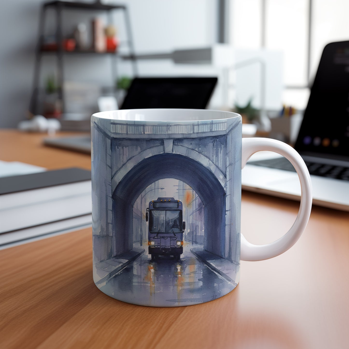 Hrnek s autobusem pod mostem