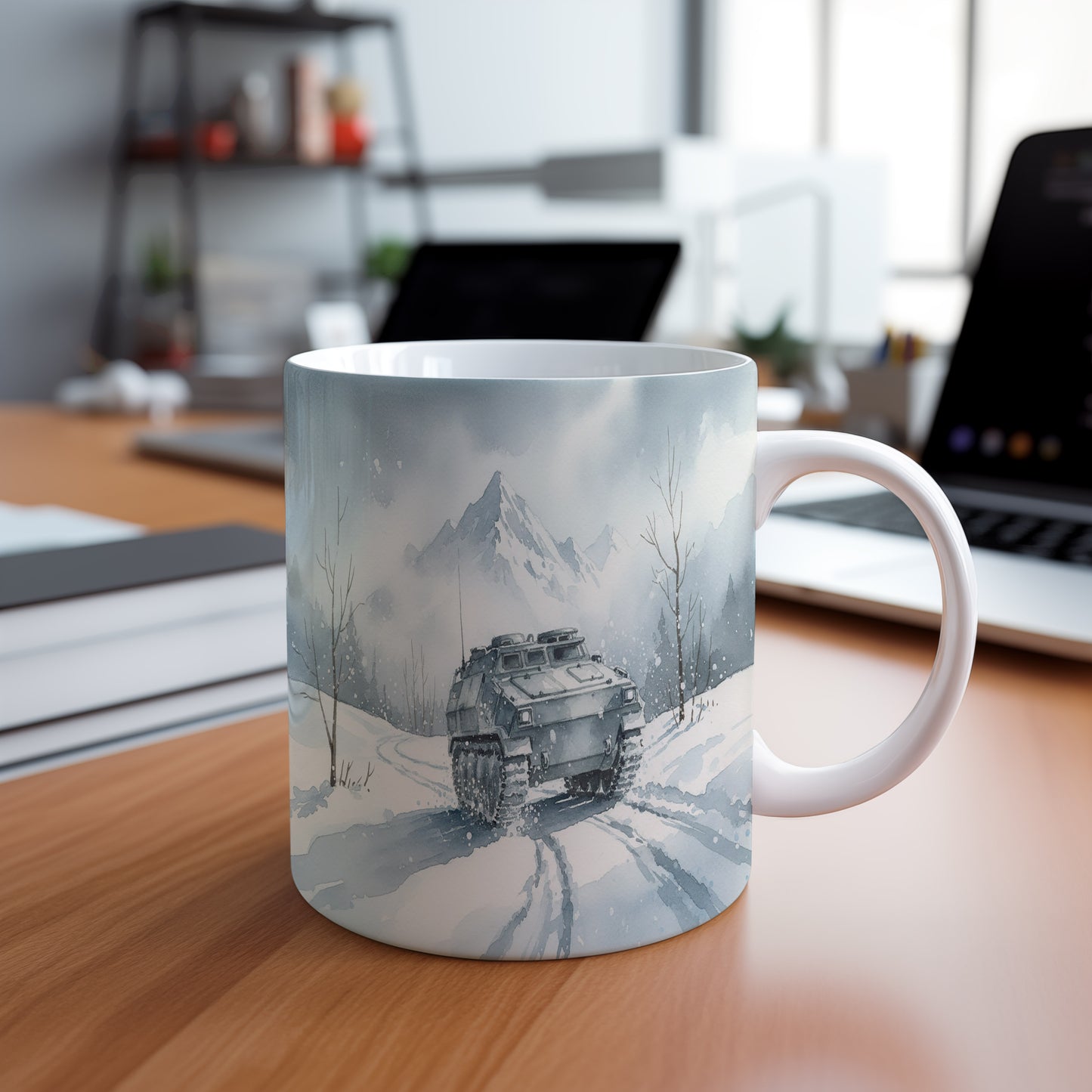 Hrnek s pásovým vozidlem v zimní krajině