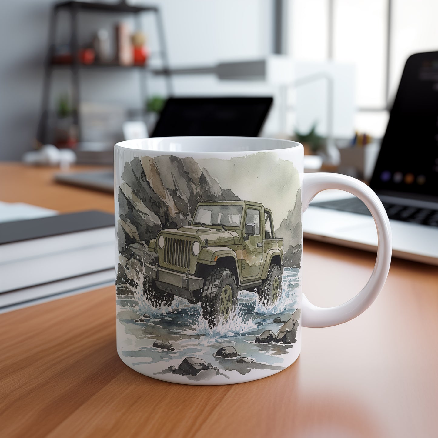 Hrnek s jeepem v divoké přírodě