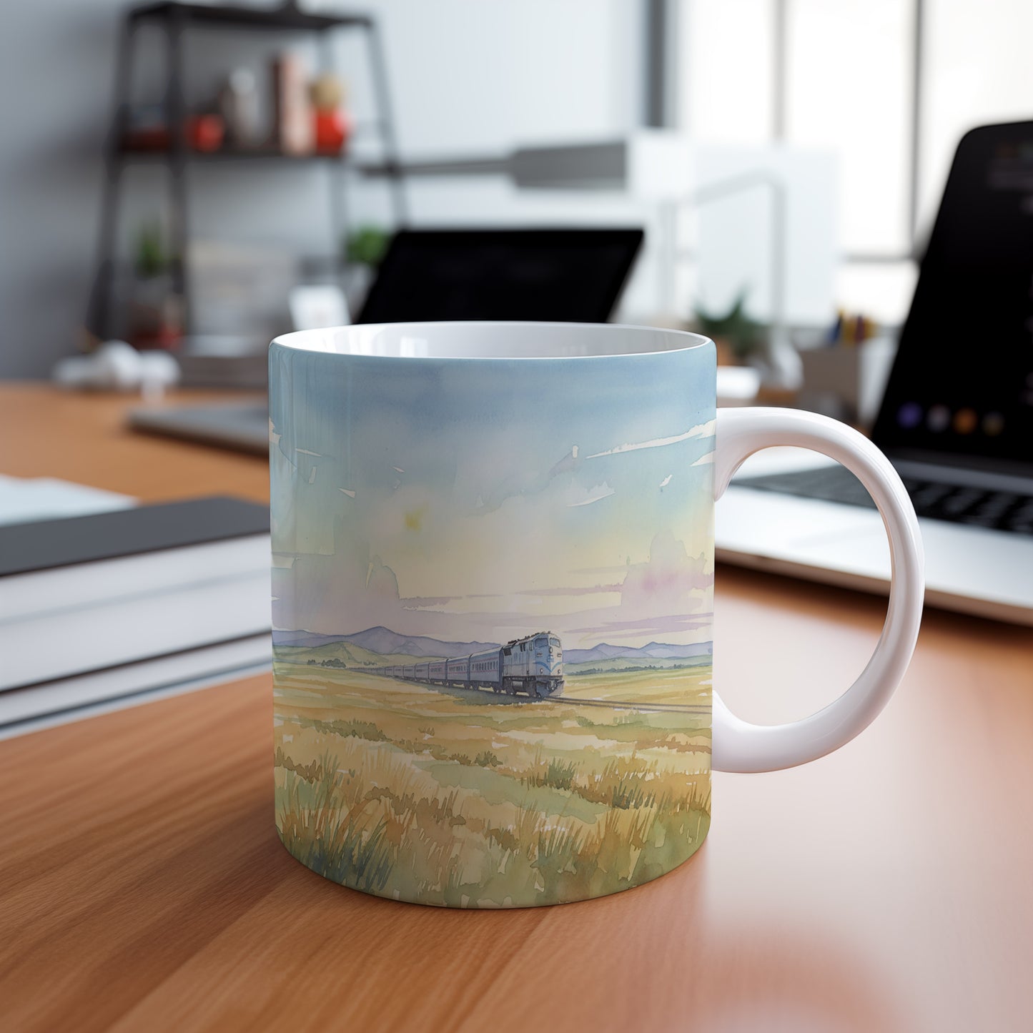 Hrnek s vlakem v otevřené krajině