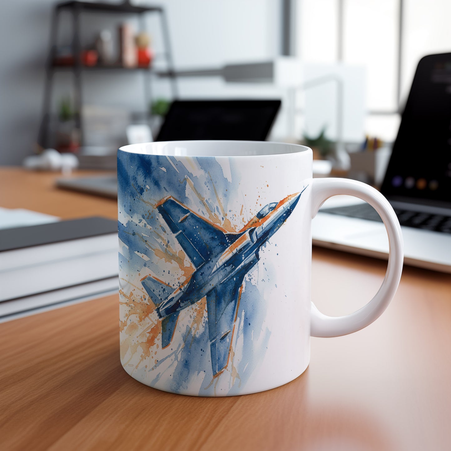 Hrnek s proudovým letadlem v modrých tónech