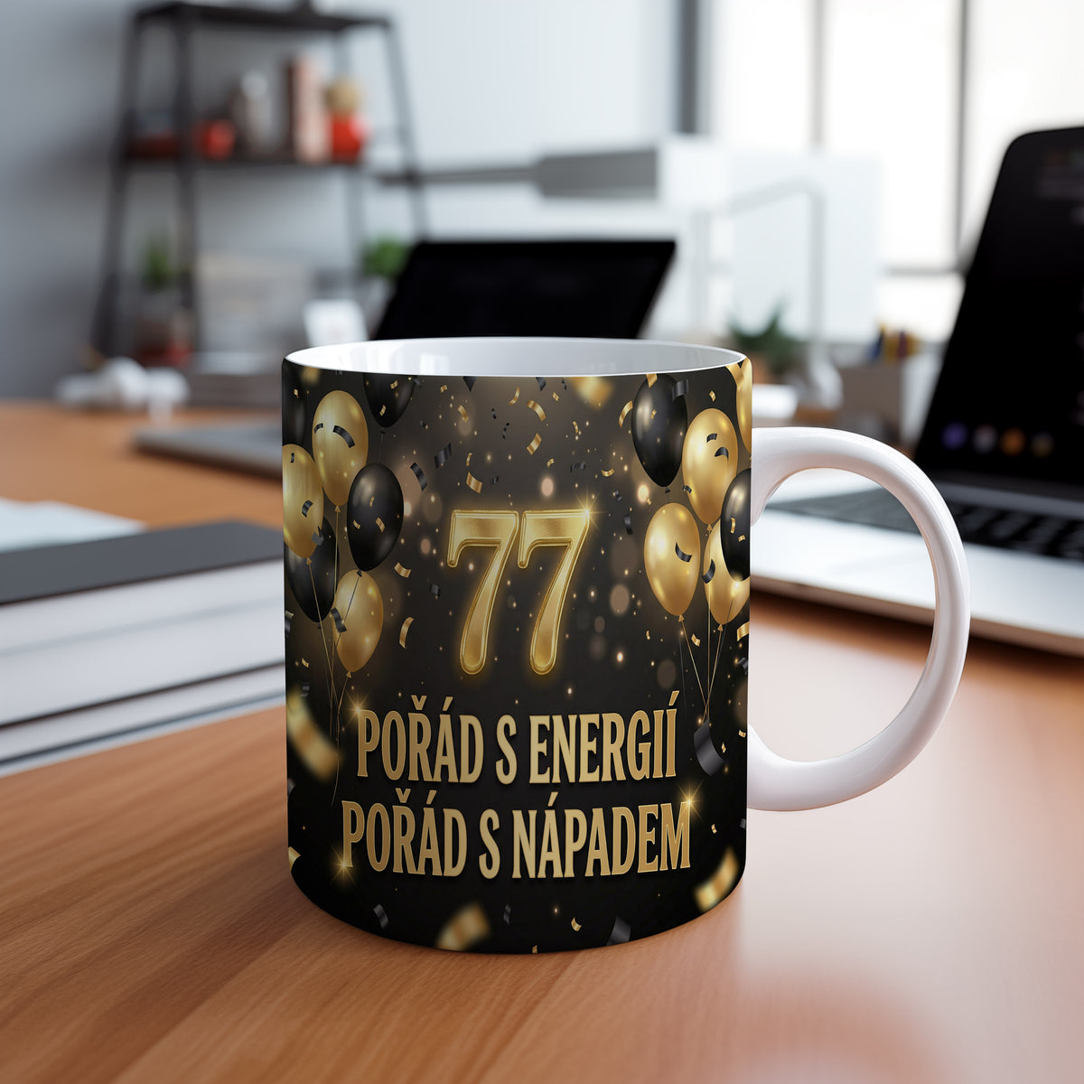 Narozeninový hrnek 77 let – POŘÁD S ENERGIÍ POŘÁD S NÁPADEM